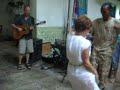Tocando salsa en La Habana