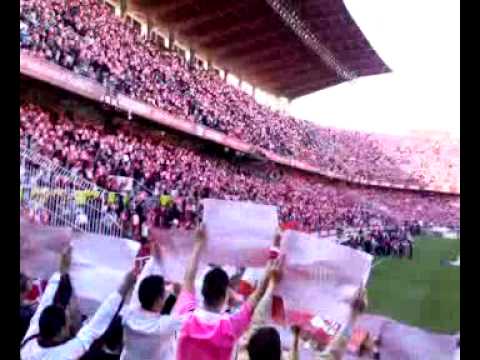 Alentando al Sevilla en el Ram&oacute;n S&aacute;nchez Pizjuan