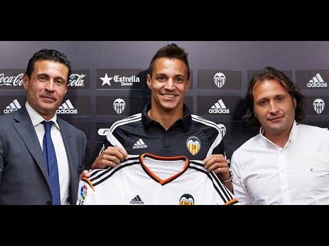 Valencia CF: Rodrigo: 'Desde el principio tenía ganas de jugar en el VCF'