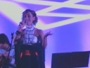 Marla Amastor canta \"Vaiv�m\"