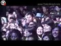 hallo!
aqui est� mais um epis�dio da th-tv, onde podes ver o bill com os nervos � flor da pele e o tom um pouco irritado..tamb�m t�m dias menos bons.
vejam e comentem :)
heinz

ps- a partir de agora, serei eu a traduzir os videos..mas ainda estou a explorar o programa de legendagem; sendo assim, deixo-vos as legendas transcritas e traduzidas. pe�o desculpa, mas tentarei em breve come�ar a legendar no v�deo.

tokio hotel no jimmy kimmel live!

bill: certo, era isso que eu queria verificar: entre a monsoon e a segunda m�sica  ele vai dizer alguma coisa
no entretanto, eles mudam de volta ao est�dio, haver� uma pausa ou as m�sicas s�o back-to-back?

th staff: eles v�o vos por no ar e mudam para voc�s l� fora! ele ir� anunciar a partir do est�dio dizendo
algo como vamos dar uma espreitadela l� fora, depois h� a troca e voc�s receber�o um sinal.

tom: bill, est�s muito activo mas que rapaz!

georg: �s vezes �s t�aooo barulhento

bill: mas eu sou sempre barulhento, n�o sou?

th staff: eu penso que os outros s�o muito sossegados.

georg: n�o, em alguns dias �s s� um pouco barulhento.
geralmente, �s muito barulhento, mas �s vezes �s demasiado barulhento.

bill: n�o, voc�s est�o apenas a manter-se sossegados hoje muito profundos nos pensamentos.

th staff: aqui deveriam estar os cheeseburgers e aqui os double. tamb�m preparei dois sem tomate para

gustav:  eu!

bill: eu estou super a tremer por dentro, mas no exterior temos que estar no local! no interior estou t�o esgotado mas

tom: eu fico t�o contente quando atingimos as primeiras notas especialmente com um novo suporte!

bill: eu adoraria cantar assim, para que n�o parecesse t�o nervoso apenas para que nem chegasse ao ponto de
tremer. estas partes mais suaves fazem-me, �s vezes, lutar, porque parece que me d� um colapso no interior
eu estou a tremer.

tom: durante estas actua��es a �nica coisa que me assusta � o bill.

bill: que disparate!

tom: ele p�e-nos sob press�o!

bill: n�o vou dizer nada.

tom: eu adoraria ter um cantor com a atitude de estou-me nas tintas.

tom: desde que eu sei, com ele � tipo psicol�gico a express�o na sua cara quando algo n�o resulta bem.
� este olhar desapontado

th staff: �s mesmo assim?

bill: n�o, de todo

tom: claro!

bill: por causa de mim

tom: � o lema de oh, isto n�o resulta e depois �s ent�o, o que se segue! �s exactamente assim.

bill: n�o, isso � como tu �s! o tom, de facto, j� nem olha para as pessoas! lembram-se quando o georg foi em direc��o � sua guitarra

tom: oh sim, eu estava t�o preocupado, mas sabes porqu�?
se � minha culpa eu nunca reajo daquela maneira detesto quando � culpa de outra pessoa qualquer. como quando o 'back liner' se esquece de alguma coisa, ou quando uma corda se rasga e por a�.
estas s�o as coisas pelas quais eu n�o sou respons�vel, mas mesmo assim parece que sou e todas as pessoas pensam: oh, tom