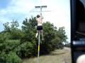 videos de A huge dumbASS climbing a tall ass sign