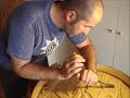 FernandezCoca talla sobre madera de barrica. VIDEO 2