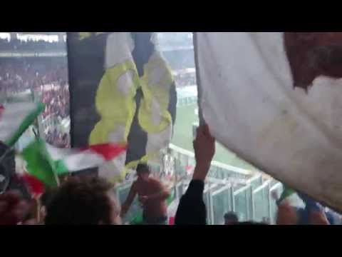 ospiti - Juve alè Juve alè Juve alèè, Canteremo sempre forza Juve alèè, Non importa dove giochi, In serie a o in serie b, Se c'è la Juve noi saremo sempre qui...ohoho...
