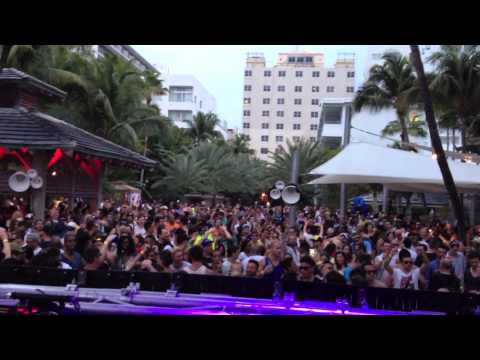 wmc - David Morales rockin the three kings party! David Morales + Louie Vega + Tony Humprhies By John Davis http://www.facebook.com/pages/The-3-Kings-of-House/2194...