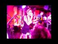 Amy Winehouse canta com Mark Ronson