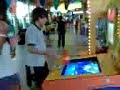 Tomi jugando
