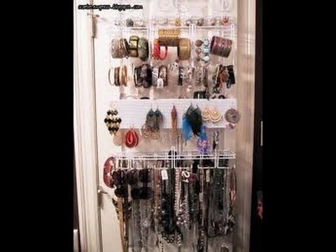 how to organize necklaces