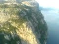 Nanja en Vincent in helicopter boven Lyssefjord