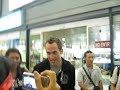 Click here to watch this video [Simple Plan] Fanclub in Vietnam and Chuck @ NoiBai airport 25.5.2012