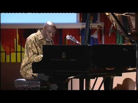 Ray LEMA plays piano solo at UNESCO.mov