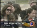 bernard kouchner - canciller de francia habla en la rueda de prensa del aeropuerto junto a ingrid y sus hijos