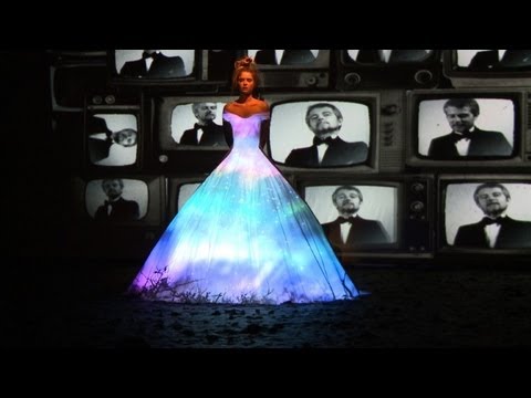 Frank Sorbier futurisztikus hangulatban képzeli el az őszt 0 Frank Sorbier futurisztikus hangulatban képzeli el az őszt