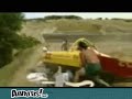 Corrida de barco atrapalha almo�o -crash boat