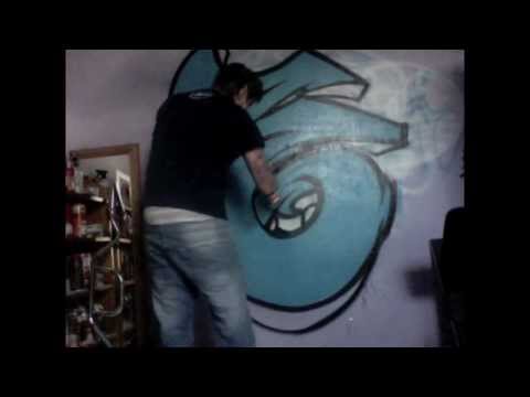 HOW TO SPRAY PAINT GRAFFITI