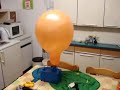 Luftballon Explosion in Oma`s K�che