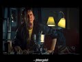 director: niels arden oplev.
guionista: h�kan lindhe, niels arden oplev, anders thomas jensen.
actores:  martin buch (dennis, narrador y protagonista de la historia), anders w. berthelsen (carl, su hermano), thomas bo larsen (finn, drogadicto que vive con ambos), sidse babett knudsen (rita), birthe neumann (elly, vecina de dennis y carl), tommy kenter (anton, marido de elly).

dennis y su hermano carl viven en una casa ruinosa en el campo. junto con ellos vive finn, alguien a quien carl le debe dinero, y que no tiene pensado irse de casa hasta que se le pague la deuda. carl y dennis han de soportar los comentarios y las bromas de finn. sin embargo todo cambiar� cuando durante la celebraci�n navide�a se produzca un accidente, inesperado aunque bienvenido que traer� muchas complicaciones, entre otras la de evitar la sospecha de anton, su vecino metomentodo.
esta comedia macabra fue dirigida por niels arden oplev, que destac� en la direcci�n de otras pel�culas como portland (1996) o el sue�o (2006) esta �ltima fue un gran �xito tanto de p�blico como de cr�tica, con lo que consolid� definitivamente a su director. recientemente ha estrenado dos mundos (2008), una pel�cula de corte dram�tico.
el serrucho no ha sido estrenada en ning�n pa�s de habla hispana, ni me consta que est� disponible en castellano.