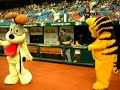 odie messing with garfield