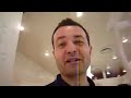 un paseo por el parque de hello kitty en tokio. este v�deo es parte de la serie de v�deos de viaje de hombrelobo.com distributed by tubemogul.