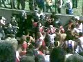 Aqui segue um vídeo direto da arquibancada da torcida do Náutico contra o Sport na Ilha do Retiro nesse domingo 19/10, pelo campeonato brasileiro.É incrível como essa polícia de pernambuco é despreparada: a confusão foi iniciada APÓS O 1º GOL DO NAUTICO. e eu pergunto: há cabimento uma torcida comemorar um gol e ser MOLESTADA, com cacetadas e SPRAY DE PIMENTA?talvez seja por isso e outras coisas que muitos torcedores já chegaram ao estádio com MÁSCARAS, porque aquilo se torna um lixo!fora PMPE!!!paz nos estádios!Thiago Vitorinoalvirrubro de coração