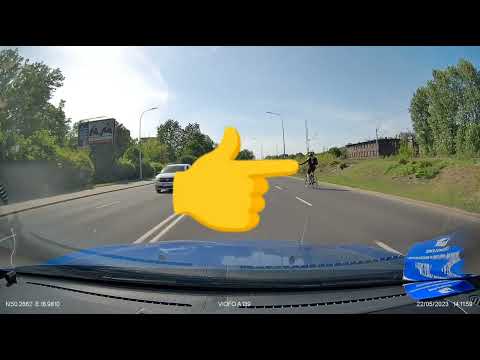 ROWERZYSTA: „WYSTAWIAM RĘKĘ TO MASZ MI USTĄPIĆ!”