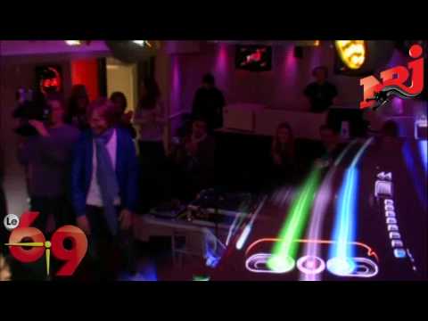 David Guetta joue à DJ Hero