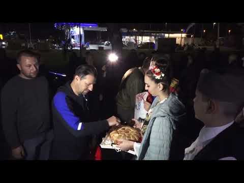 Група од 60 Срба са Kосова и Метохије кренула је пешке ка Новом Саду да подржи председника Србије Александра Вучића