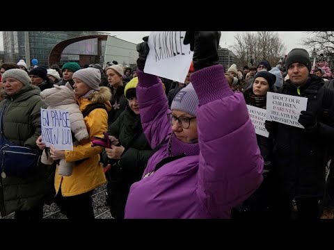 Finnland: Proteste Hunderter Russen in Helsinki gegen die Schließung der Grenze nach Russland