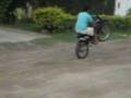tentando empinar