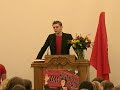 Jørgen Strickert fra Opplysningskontoret, tøyser med partinavn og forteller sosialistiske vitser på Stiftelseslandsmøtet til Rødt 11/3 2007