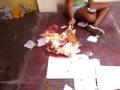 QUEMANDO PELUCHES