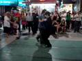 2 HOMBRES BAILANDO TANGO EN ARGENTINA