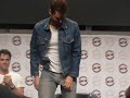 austin nichols en train de danser au comic con.
