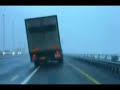 Truck kippt um