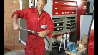 IVT - PRINETO plastic pipe plumbing system for drinking water and heating installation.wmv