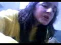 Un pene erecto se balanceaba sobre la concha de tu hermana,