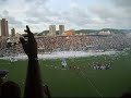 entrada do time com bobinas e o bandeir�o no primeiro jogo da final do estadual 2007