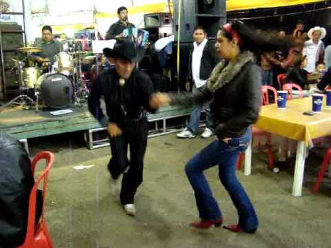 Texana - AQUI EN LA FERIA DE PACHUCA HGO. 2010 CON MI SISTER VANESSA ( LA CHICA REMOLINO).