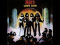 YouTube - Kiss almost human