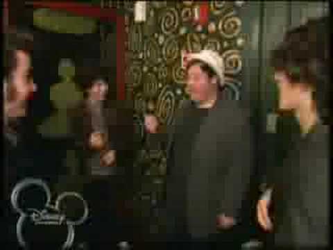 Jonas Brother Living The Dream Episode 9 - We Are Family!
