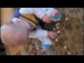videos de Learning to feed herself
