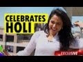 Sameera reddy celebrates Holi with zoOm