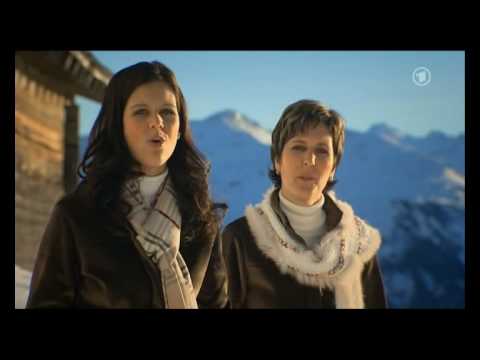 dritten - Oesch's die Dritten - Vom Berg hallt ein Jodler Lyrics : Vom Berg hallt ein Jodler Die Nacht liegt über'n Tal Doch sonst ist jetzt Ruhe. Es rauscht der Wasse...