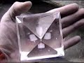 Pyramid alum growing crystal - Cristal d\