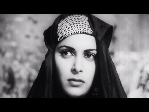 Rehman Falls For Waheeda Rehman Chaudhvin Ka Chand Hindi Movie Scene Image