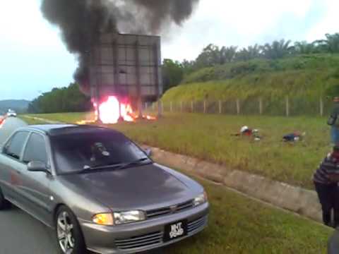 Achik Spin Maut Kemalangan Di Lebuh Raya Lekas...Al Fatihah YouTube Preview Image