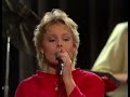 minna ikosen live-esiintyminen mainostelevision 