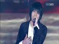 Junsu messes up in the beginning a little but this is still one of my favorite perfomances from the boys. And the reason why Jaejong is sitting down is because he injured his knee and was still recovering at that time.