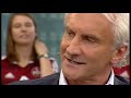 Philipp Lahm wird nach der Veröffentlichung seines Buches von allen Seiten heftig kritisiert. Lahm hat ausgeteilt und muss jetzt auch heftig einstecken. Darf Lahm noch Kapitän der Nationalmannschaft und der Bayern bleiben?