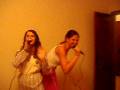 videos de sara e inma cantando!! me meo!!